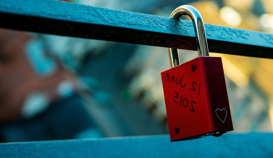 איך להתמודד עם פרידה בעונת החגים